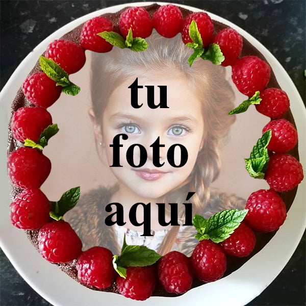 pastel de cumpleanos con foto 74 - Pastel De Cumpleaños De Frambuesa Roja Fresca Con Marcos De Fotos