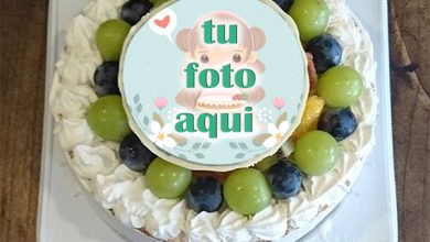 pastel de cumpleanos con foto 75 390x220 - Elegante pastel de frutas blancas para deseos de cumpleaños con marcos de fotos